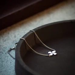 Aagaard Gaver Til Sundhedspersonalet|Smykker*armbånd med sølv firkløver