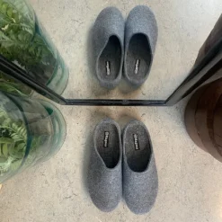 Sygeplejebutikken Hjemmesko|Sko Til Ældre*Behagelig hjemmesko i lysegrå filt