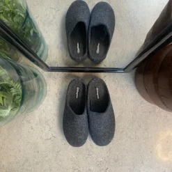 Sygeplejebutikken Hjemmesko|Sko Til Ældre*Behagelig hjemmesko i mørkegrå filt