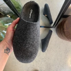 Sygeplejebutikken Hjemmesko|Sko Til Ældre*Behagelig hjemmesko i mørkegrå filt