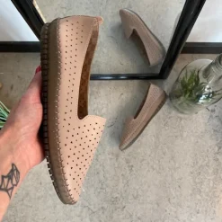 Sygeplejebutikken Sommersko Dame|Gængesål*Beige ballerinasko med fint, perforeret mønster