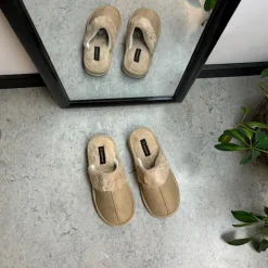 Sygeplejebutikken Hjemmesko|Sko På Tilbud*Beige hjemmesko med synlig pelskant