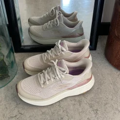 Skechers Benlængdeforskel|Knyster - Hallux Valgus*Beige slip-in med MaxChusion bund