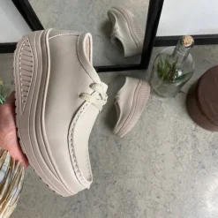 Sygeplejebutikken Leddegigt|Hælsporer*Beige skindsko med gængesål og svangstøtte