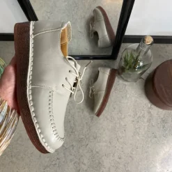 Sygeplejebutikken Sommersko Dame|Stødabsorberende Sko*Beige snøresko i læder med god stødabsorbering.