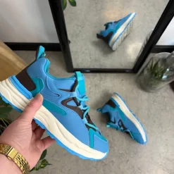 Sygeplejebutikken Sko På Tilbud*Blå letvægtssko med stødabsorbering og flotte detaljer