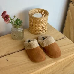 Sygeplejebutikken Hjemmesko|Sko På Tilbud*Brun hjemmesko med synlig pelskant