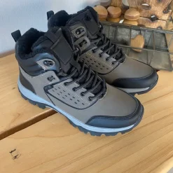 Sygeplejebutikken Herresko Og Sandaler|Herresko Og Sandaler*Brun vandafvisende herreankelstøvle med varmt for, robust TPR-sål og lynlås i siden