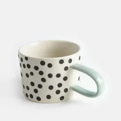 Sygeplejebutikken Gaver Til Sundhedspersonalet*Caroline Gardner Mono Ditsy Spot krus – håndmalet stentøj med prikket design