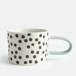 Sygeplejebutikken Gaver Til Sundhedspersonalet*Caroline Gardner Mono Ditsy Spot krus – håndmalet stentøj med prikket design