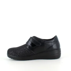 Sygeplejebutikken Sko Til Ældre|Sko Med Velcro*Damesko i sort PU med mønstret overdel, velcrolukning og fleksibel PU-sål