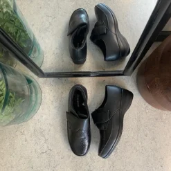 Sygeplejebutikken Sko Til Ældre|Sko Med Velcro*Damesko i sort PU med velcrolukning og varmt for