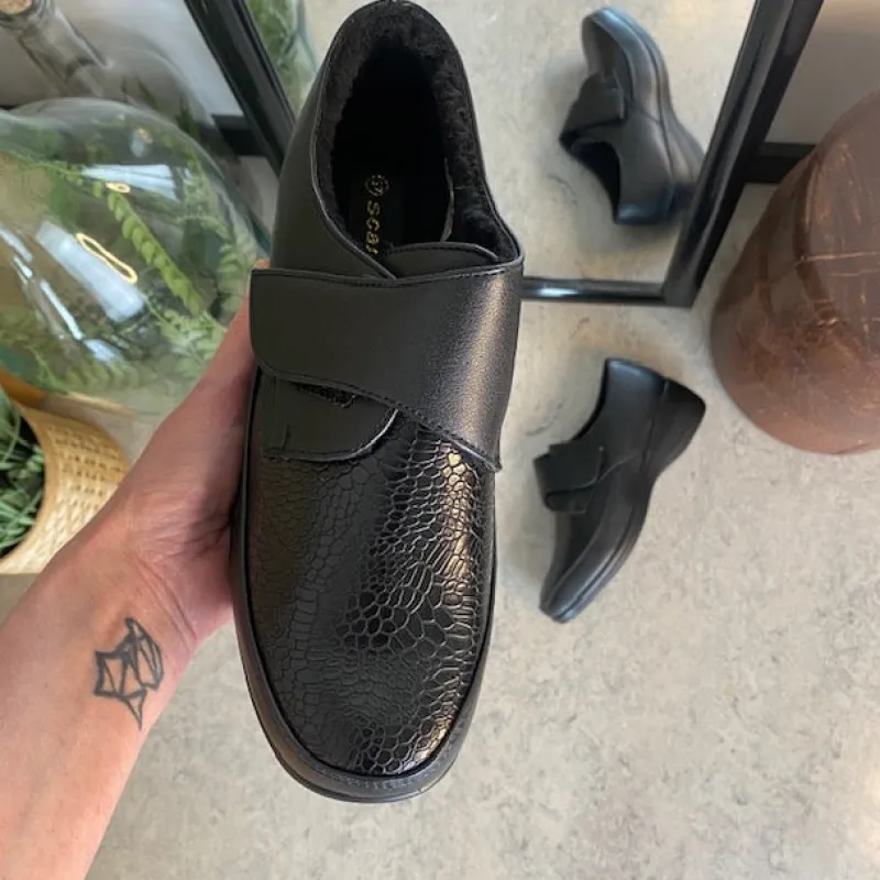 Sygeplejebutikken Sko Til Ældre|Sko Med Velcro*Damesko i sort PU med velcrolukning og varmt for