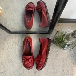 Sygeplejebutikken Slip On Sko|Gængesål*Elegant ballerina i bordeauxfarvet skind