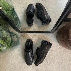 Sygeplejebutikken Sko Til Ældre|Sko Med Velcro*Elegant damesko med flotte detaljer og velcrolukning