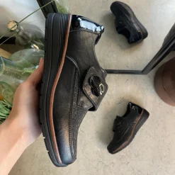 Sygeplejebutikken Sko Til Ældre|Sko Med Velcro*Elegant damesko med flotte detaljer og velcrolukning