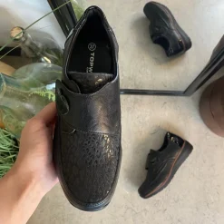 Sygeplejebutikken Sko Til Ældre|Sko Med Velcro*Elegant damesko med flotte detaljer og velcrolukning