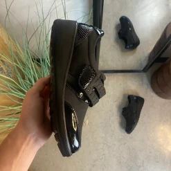 Sygeplejebutikken Knyster - Hallux Valgus|Diabetes Fødder*Elegant sko med velcro og flotte detaljer