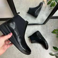 Sygeplejebutikken Kort Støvle Dame|Billige Vinter Støvler*Elegant sort lakstøvle med bred elastikåbning