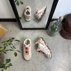 Sygeplejebutikken Sko På Tilbud*Fleksible beige sneakers med elastiksnørebånd.