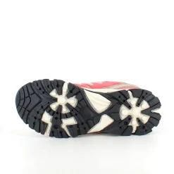 Sygeplejebutikken Sko På Tilbud*Fleksible laksefarvede sneakers med elastiksnørebånd.