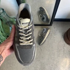 Woden Sommersko Dame|Overgangssko*Grå letvægtssko i åndbart materiale fra .