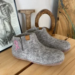 Green Comfort Leddegigt|Artrose - Slidgigt*uld hjemmesko med Støt Brysterne logo