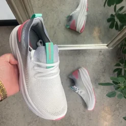 Sygeplejebutikken Knyster - Hallux Valgus|Sommersko Dame*Grå/hvid åndbar slip on sko med stødabsorbering