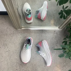 Sygeplejebutikken Knyster - Hallux Valgus|Sommersko Dame*Grå/hvid åndbar slip on sko med stødabsorbering