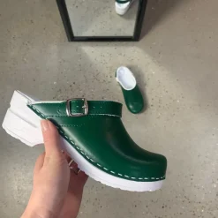 Sygeplejebutikken Sko På Tilbud*Grøn skind træsko med rem