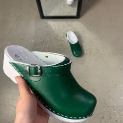 Sygeplejebutikken Sko På Tilbud*Grøn skind træsko med rem