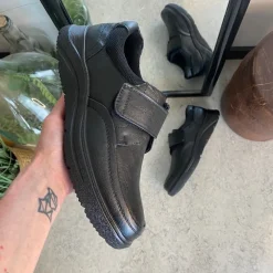 Sygeplejebutikken Herresko Og Sandaler|Herresko Og Sandaler*Herresko i sort PU med bred velcrolukning og robust TPR-sål