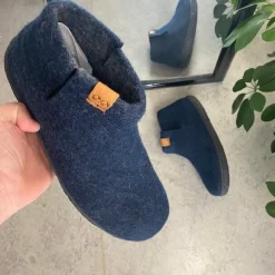 Green Comfort Hjemmesko|Overgangssko*Høj blå hjemmesko i uld med skridhæmmende såler fra
