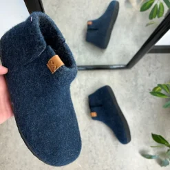 Green Comfort Hjemmesko|Overgangssko*Høj marineblå hjemmesko i uld med skridhæmmende såler fra