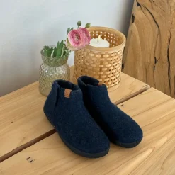 Green Comfort Hjemmesko|Overgangssko*Høj marineblå hjemmesko i uld med skridhæmmende såler fra