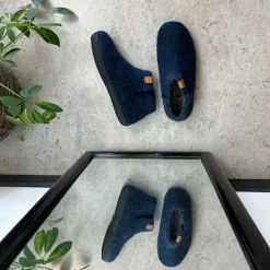 Green Comfort Hjemmesko|Overgangssko*Høj marineblå hjemmesko i uld med skridhæmmende såler fra