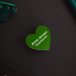 Sygeplejebutikken Navneskilte*Hjerte navneskilt med magnet på bagsiden