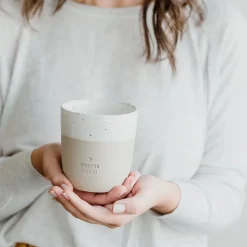 Sygeplejebutikken Gaver Til Sundhedspersonalet*Håndlavet keramik krus uden hank – med indgraveret tekst Coffee Lover