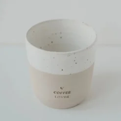 Sygeplejebutikken Gaver Til Sundhedspersonalet*Håndlavet keramik krus uden hank – med indgraveret tekst Coffee Lover