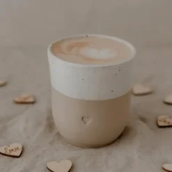 Sygeplejebutikken Gaver Til Sundhedspersonalet*Håndlavet keramik krus uden hank med hjerte – nordisk design til kaffe & te