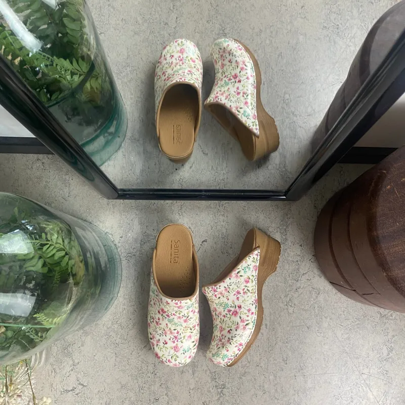 Sanita Clogs|Træsko Dame Modeller*Hvid -træsko med smukt blomsterprint.