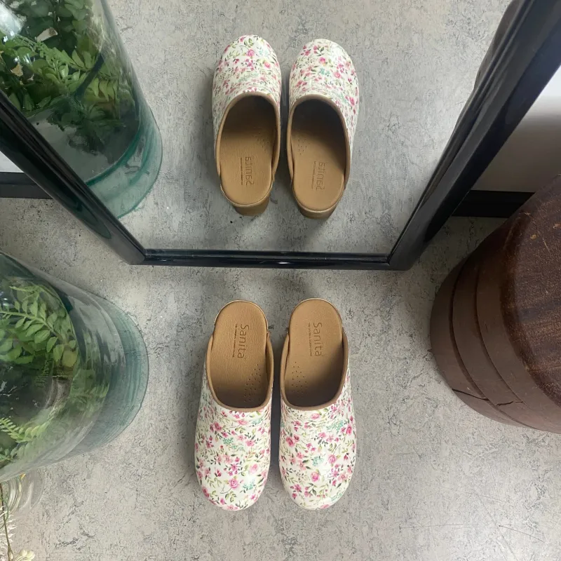Sanita Clogs|Træsko Dame Modeller*Hvid -træsko med smukt blomsterprint.