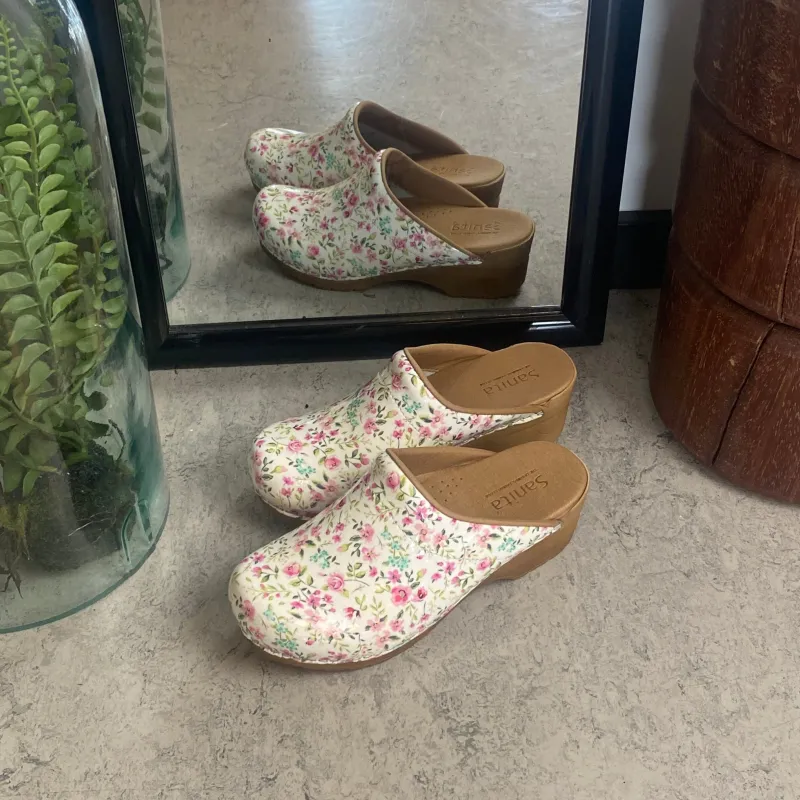 Sanita Clogs|Træsko Dame Modeller*Hvid -træsko med smukt blomsterprint.