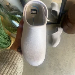 Sygeplejebutikken Esd Fodtøj|Clogs*Hvid skridsikker clog træsko