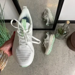 Sygeplejebutikken Knyster - Hallux Valgus|Hælsporer*Hvide letvægtssko med Nonslip ydersål