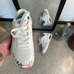 Skechers Hælsporer|Platfodet*Hvide sko med flotte hjertedetaljer