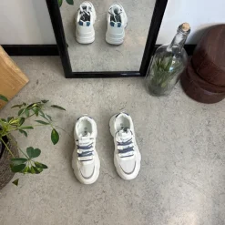 Sygeplejebutikken Sko På Tilbud*Hvide sportssko med ekstra hælstøddæmpning