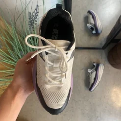 Sygeplejebutikken Knyster - Hallux Valgus|Sommersko Dame*Hvide, stødabsorberende sko i åndbart mesh.