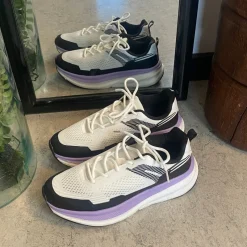 Sygeplejebutikken Knyster - Hallux Valgus|Sommersko Dame*Hvide, stødabsorberende sko i åndbart mesh.