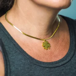 Sygeplejebutikken Gaver Til Sundhedspersonalet|Smykker*Kløver halskæde i guldtone